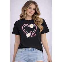 Herkesemoda Kalp Ve Papatya Baskı Detaylı Basic T-shirt Siyah