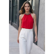 Sateen Yakası Aksesuarlı Kolsuz Bluz - Kırmızı-137438