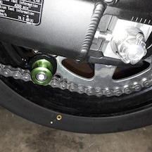 Altın 2 X Kawasaki Logo M10 Motosiklet Salınım Kolu Kaydırıcılar Makaralar Anti-çarpışma Koruyucu Zx6r Zx7r Zx9r Zx10r Zx12r Zx14r Vb.