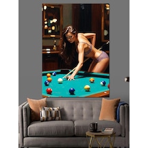 Ahşap Tablo Bilardo Oynayan Güzel Kadın
