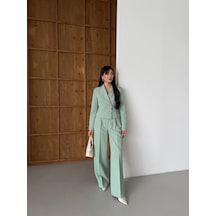 Lovelf Gold Düğmeli Kısa Ceketli Bol Paça Takım Mint Mint Yeşili Lovelf Gold Düğmeli Kısa Ceketli Bol Paça Takım Mint Mint Yeşili