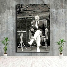 Beyaz Pantolon Ve Ayakkabılı M. K. Atatürk Tablosu
