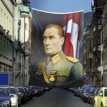 Üniformalı Gazi Mustafa Kemal Atatürk - Ay Yıldız Dış Cephe Poster Bayrak -600x900 Cm 1