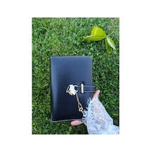 Siyah