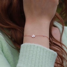 Yaprak Figürlü Zirkon Taşlı Mine İşli Rose Gold Kaplama Gümüş Bileklik Gümüş