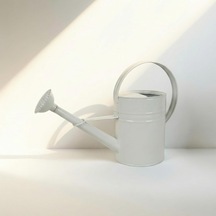 Olivia 3,5 Litre Metal Çiçek Bahçe Sulama Kabı Modern Dekoratif Çok Amaçlı Sulak Beyaz