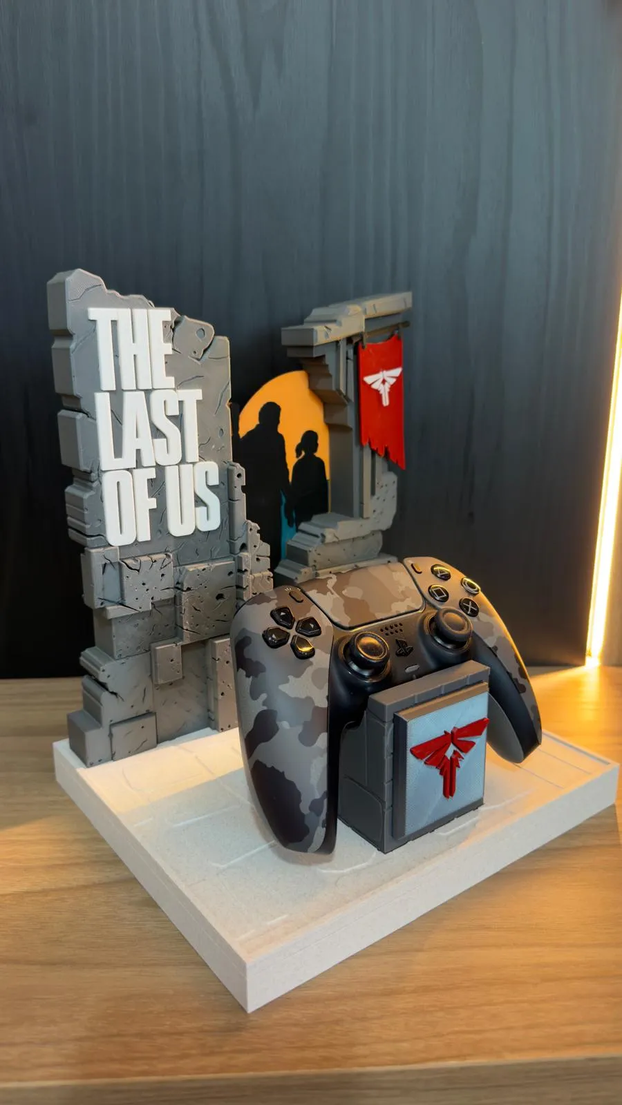 The Last Of Us Temalı Ps5 Oyun Kolu Standı Ve Masaüstü Aksesuarı 1 Adet