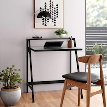 Larin Çalışma Masası