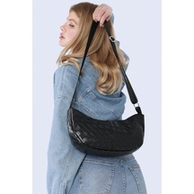 Siyah Örgü Görünümlü Yarım Ay Çapraz Askılı Çanta 256 Siyah