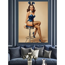 Ahşap Tablo Tavşan Kulaklı Pin-up Oturuyor