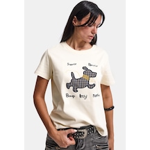 Kadın Bej Bol Kesim Köpek Nakışlı Özel Tasarım T-shirt Sarı