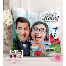 Kişiye Özel Evleniyoruz Karikatürlü Saten Yastık - 1