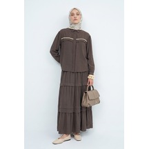 Armine Trend Doğal Kumaş Şerit Detaylı Hakim Yaka Düğmeli Kolu Manşetli Tunik Ve 3 Kat Kesimlik Etekli Rahat Kalıp İkili Takım Kahverengi 26yt6109