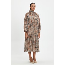 Kadın Uzun Elbise - Yılan Derisi Desenli, Balıkçı Yaka Ve Taşlı Düğme Detaylı, Şık Ve Modern Tasarım - Günlük Ve Özel Kullanım İçin Elbise Kiremit