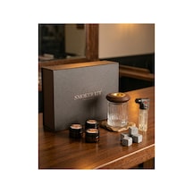 Lüx Kutulu Hediyelik Viski Tütsüleme Seti / 1 Adet Smoker / 1 Adet Viski Bardağı / 6 Adet Viski Taşı / Torch Çakmak / 3 Farklı Talaş / Kullanım Kartı / Hediye Kartı / Full Set Kokteyl Tütsüleme Kiti - 886844069