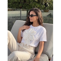Onloox Kadın Beyaz Beyaz Pamuklu Kısa Kollu Bisiklet Yaka Çiçek Aksesuar Detaylı Örme Üst T-shirt
