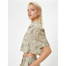 Koton Batik Desenli Crop Gömlek Kapaklı Cep Detaylı Kısa Kollu Haki Desenli 4sak60458pw Haki