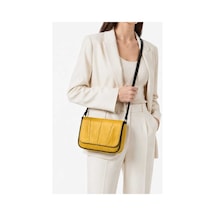 Levano Leather Hakiki Kuzu Derisi Kadın Omuz & Çapraz Askılı Çanta Kapaklı, Ayarlanabilir Askılı, Günlük Şık Deri Çanta Sarı