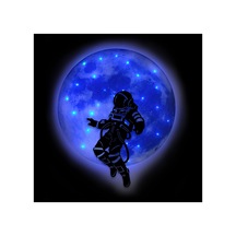 Kişiselleştirilebilir Led Işıklı Epoksi Cam Katmanlı Tablo Astronot Dolunay Mavi - 738250971 Mavi
