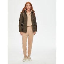 İçi Slogan Baskı Detaylı Renkli Kordonlu Kapitone Mont 69436 U6943654 Haki