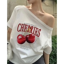 Tarzsokak Beyaz Kadın Düşük Omuz Kayık Yaka Cherries Baskılı Beyaz Tarzsokak Beyaz Kadın Düşük Omuz Kayık Yaka Cherries Baskılı Beyaz