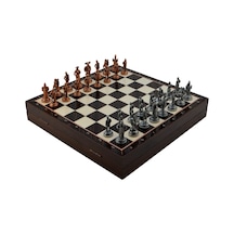 Gifthome Orta Boy Metal İspanyol Satranç Takımı Antik Ve Ceviz Desenli Sandıklı Mdf Tahtası 36x36x6 Cm.