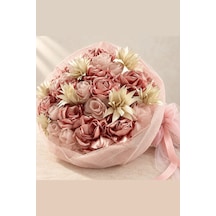 Rose Poudrée Pudra Pembe Saten Gül Ve Altın Çiçekli Tül Buket - El Yapımı Yapay Çiçek