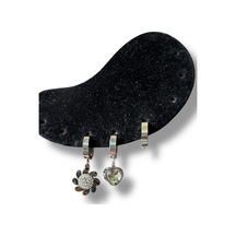 Çiçekli Ve Kalpli Sallantılı Çelik Küpe Gri