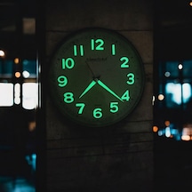 Fosforlu Kabartma Rakam Küçük Çocuk Odası Yeşil Duvar Saati Çap 22 Cm Yeşil