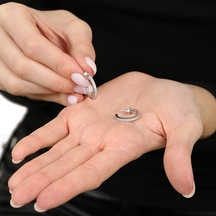 Tesbihane Tek Sıra Mikro Beyaz Zirkon Taşlı Silver Renk Yarım Tur 925 Ayar Küpe