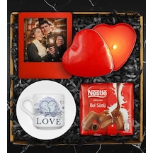 Sevgililer Gününe Özel Tasarım Love Fincan & Kişiye Özel Fotoğraf Çerçevesi & Kırmızı Kalp Mum & Nestle Çikolata Hediye Seti