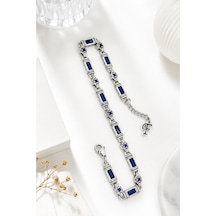 Rodyum Gümüş Kaplama B-103 Kromix Çelik Erkek Bilelik 1+1 Gravürlü Otantik Safir Rengi Zirkon Baget Taşlı Harfli 5 Mm Gümüş