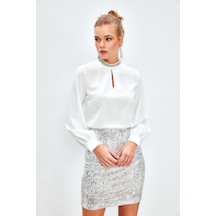 Sateen Yaka Aksesuarlı Bluz - Ekru-132570