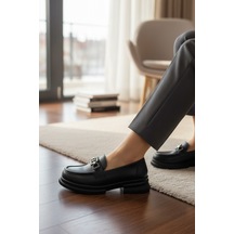 Noch Kadın Gümüş Zincir Köprü Aksesuarlı Comfort Tabanlı Maskülen Loafer Siyah