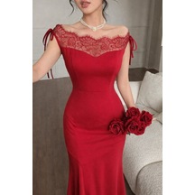 Efnaz Style Kadın Göğüs Ve Yakası Dantel Detaylı Kayık Yaka Görünümlü Uzun Ithal Krep Elbise Kırmızı