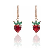 Çekirdekjewelry 925 Ayar Gümüş Kalplı Taşlı Çilek Küpe Rose