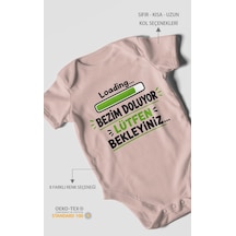 Morivokids Bezim Doluyor Lütfen Bekleyiniz Kısa Kollu Bebek Body %100 Pamuk Pastel Pembe