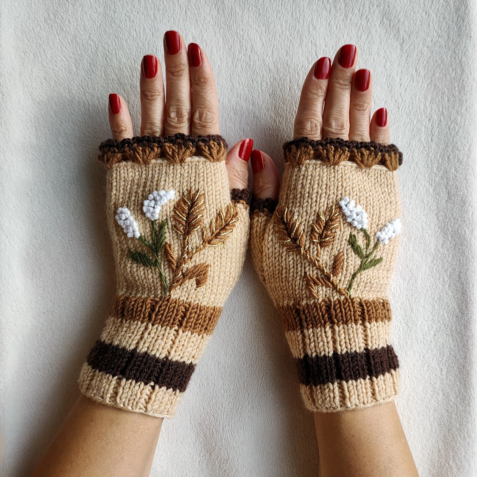 Newdaycraft El Örgüsü Vintage Ilhamli Cicek Ve Basak Nakisli Parmaksiz Eldiven Bej - Krem