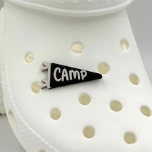 Crocs Terlik Süsü Ve Aksesuarı , Çanta Süsü Jibbitz 3d Camp Yazılı Üçgen Bayrak 01 Görsel Logo Aksesuar Beyaz-siyah