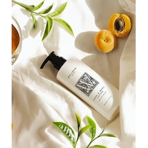 Wellness Exclusive White Tea & Apricot Hand & Body Lotion 380 Ml Beyaz Çay Ve Kayısı Özlü El Ve Vücut Losyonu