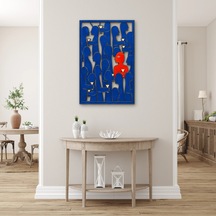 Mavi Kalabalıkta Kırmızı Figür Metal Tablo 62x95 Cm Çok Renkli