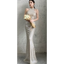 Hanife Glam Couture Hanife Glam Halter Yaka Taş Tasarımlı Pul Payet Abiye Elbise Gümüş Hanife Glam Couture Hanife Glam Halter Yaka Taş Tasarımlı Pul Payet Abiye Elbise Gümüş