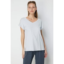 On Kadın Omuzları Taşlı V Yaka Pamuklu T-shirt 71415 Gri
