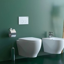 Kanalsız Asma Klozet İle Minimalist Banyo Tasarımı Açık Bej