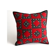 Patchwork El Yapımı Yastık Kırmızı Siyah Kırmızı Patchwork El Yapımı Yastık Kırmızı Siyah Kırmızı