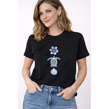 Herkesemoda Deniz Temalı Kaplumbağa Baskı Detaylı Kadın Bisiklet Yaka Pamuklu T-shirt Siyah