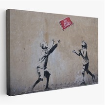 Harita Sepeti Banksy Stencil'in Top Oyunları Yok İsimli Eseri Kanvas Tablo-5006-35x50