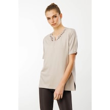 Desen Triko Kadın Açma Yaka Dantel Çiçek İşlemeli Penye T-shirt 24751 Bej Bej
