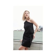 Kadın Tek Omuz Bağcıklı Likralı Kumaş Şık Diz Üstü Elbise-siyah Siyah Kadın Tek Omuz Bağcıklı Likralı Kumaş Şık Diz Üstü Elbise-siyah Siyah