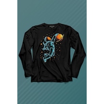 Uzayda Satürn Gezegeni Yanında Basketbol Oynayan Astronot Basketball Uzun Kollu Tişört Baskılı T-shirt 001